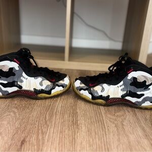 Skechers Black and Gray Sneakers